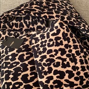 Leopard print insulated scarf